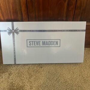 Steve Madden boxed gift set !  Brand new !